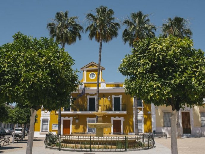 La fachada del Ayuntamiento de Brenes.