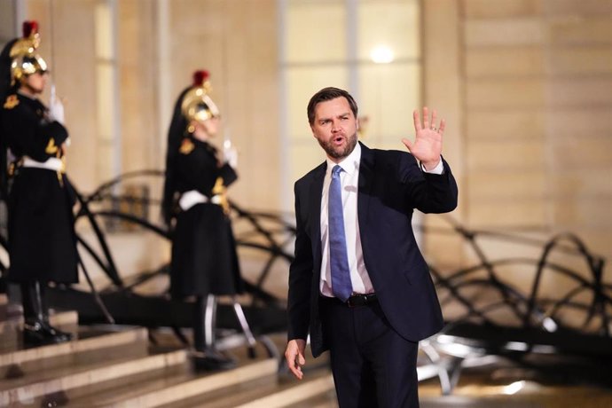 El vicepresidente de Estados Unidos, J.D. Vance, a su llegada al Elíseo, en París.