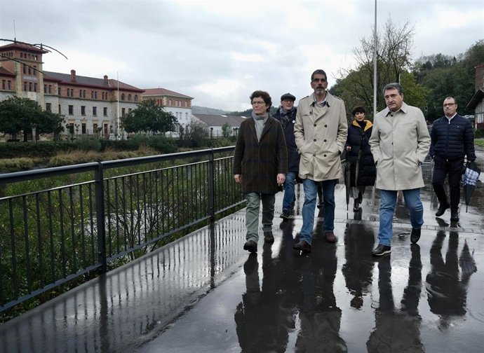 Archivo - El alcalde de Donostia, Eneko Goia (2i), y el portavoz del Grupo Vasco en el Congreso de los Diputados, Aitor Esteban