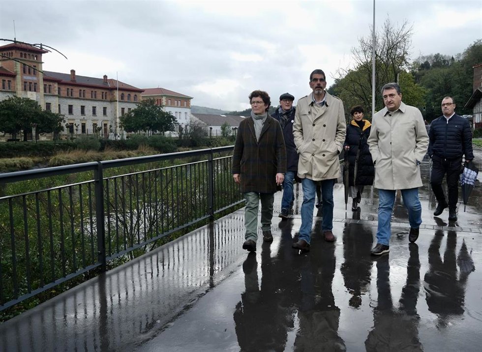 Archivo - El alcalde de Donostia, Eneko Goia (2i), y el portavoz del Grupo Vasco en el Congreso de los Diputados, Aitor Esteban