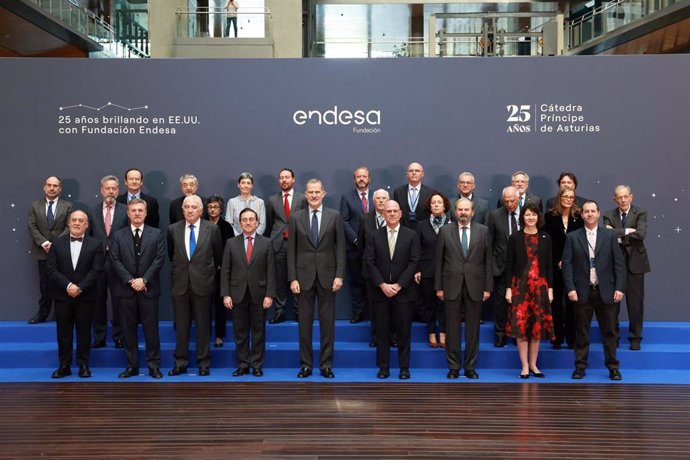 El Rey Felipe VI ha clausurado este martes el acto de celebración del 25 aniversario de la Cátedra Príncipe de Asturias