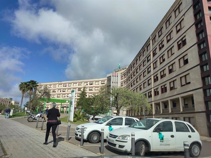Archivo - El herido ha sido trasladado hasta el Hospital de Mérida.