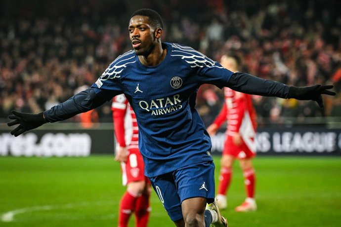 Ousmane DEMBELE, do PSG, comemora seu gol durante a partida de futebol da UEFA Champiuons League, fase eliminatória, entre Stade Brestois 29 (Brest) e Paris Saint-Germain, em 11 de fevereiro de 2025, no estádio Roudourou, em Guingamp, França - Foto Matthi