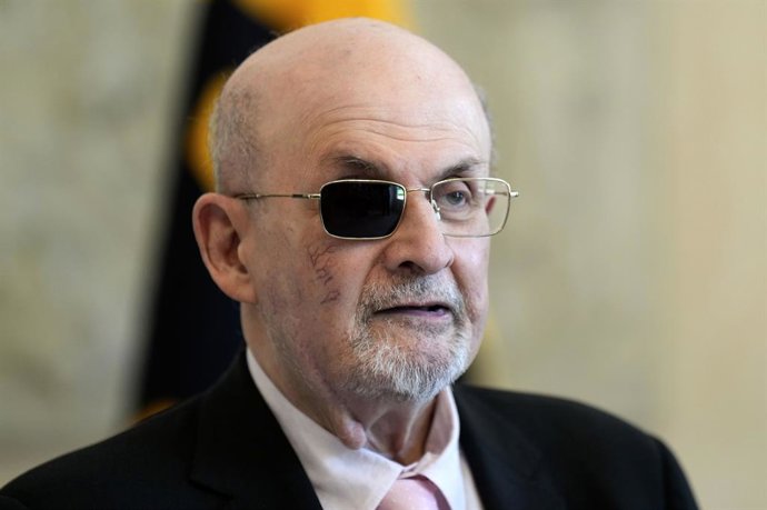 Archivo - 16 de maio de 2024, Berlim, Berlim, Alemanha: Salman Rushdie na recepção do Presidente Federal para uma discussão conjunta no Palácio Bellevue. Berlim, 16 de maio de 2024