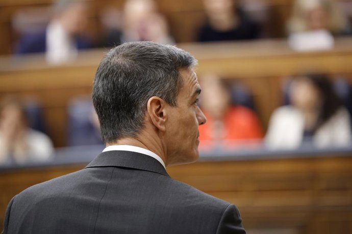 Archivo - Arquivo - O Presidente do Governo, Pedro Sánchez, durante uma sessão de controle do Governo, no Congresso dos Deputados, em 18 de dezembro de 2024, em Madri (Espanha). Durante a sessão de controle, o PP se concentra nos escândalos judiciais que