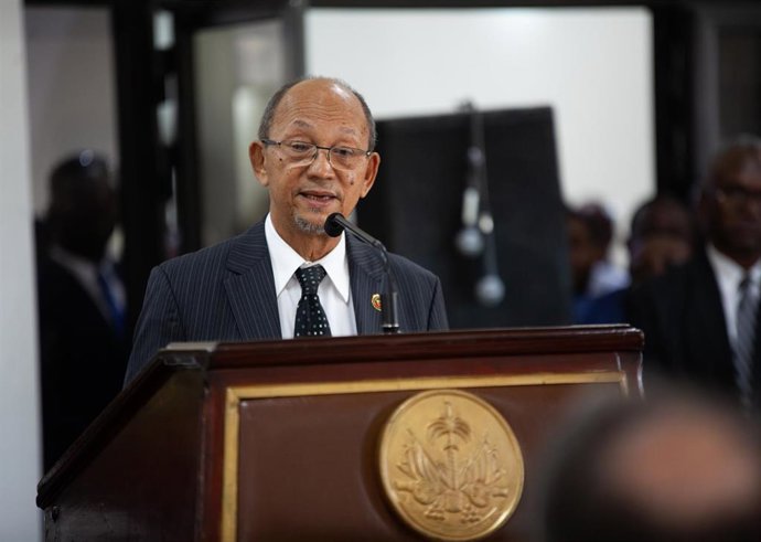 Archivo - El presidente de transición de Haití, Leslie Voltaire