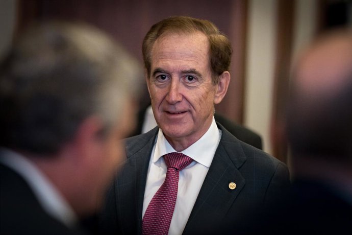 Archivo - El presidente de MAPFRE, Antonio Huertas, durante el I Evento anual del observatorio económico de El Confidencial y Mapfre Economics, en el Auditorio Beatriz, a 22 de noviembre de 2024, en Madrid (España). 