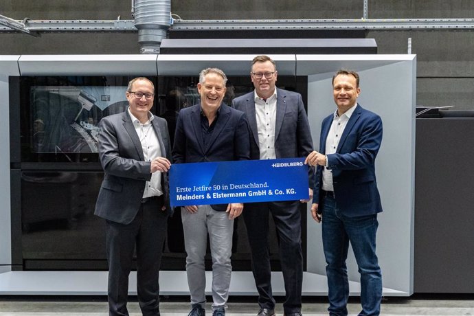 Dr. David Schmedding, Chief Technology & Sales Officer at HEIDELBERG, Jens Rauschen, CEO of Meinders & Elstermann, Stefan Kuper, Head of Sales Region North at HEIDELBERG, and Frank Kropp, Head of Research and Development at HEIDELBERG.