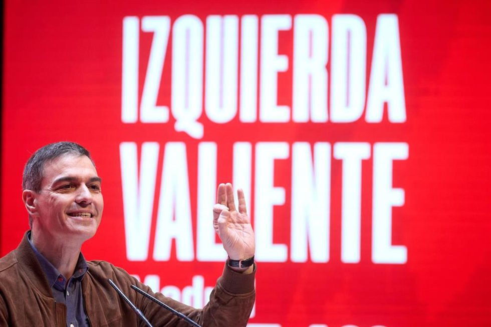El secretario general del PSOE y presidente del Gobierno, Pedro Sánchez, interviene durante el 15 Congreso Regional del PSOE-M, en la Universidad Carlos III, a 2 de febrero de 2025, en Leganés, Madrid (España).