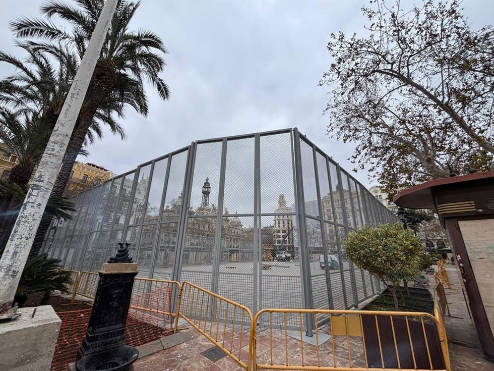 Instalación de vallas en Valncia por las Fallas
