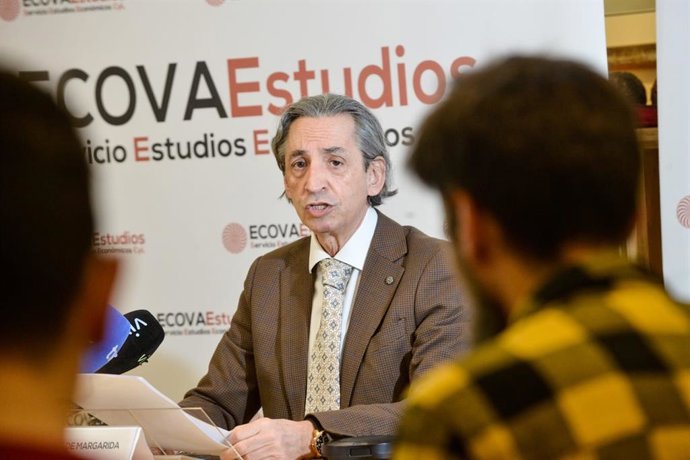 El director del ECOVAEstudios apuesta por que los programas formativos incluyan competencias digitales. En la foto, Juan Carlos de Margarida.