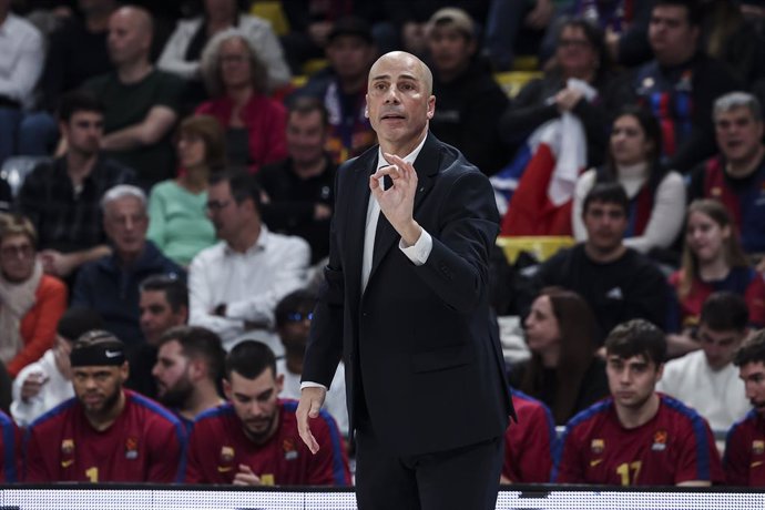 Joan Penarroya, head coach of FC Barcelona gestures during the Turkish Airlines Euroleague, match played between FC Barcelona and Maccabi Playtika Tel Aviv at Palau Blaugrana on February 05, 2025 in Barcelona, Spain.