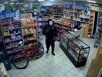 La Guardia Civil detiene a dos varones por atracar presuntamente un supermercado en Murcia y herir al empleado