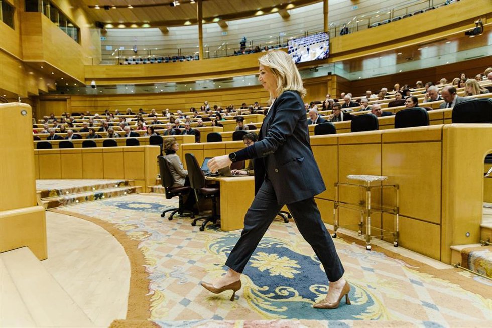 La portavoz del PP en el Senado, Alicia García, durante una sesión plenaria extraordinaria, en el Senado, a 28 de enero de 2025, en Madrid (España).  El Senado celebra un pleno extraordinario para debatir y votar una moción del Partido Popular para inst