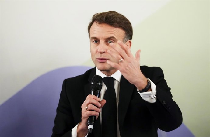 09 de fevereiro de 2025, França, Paris: O presidente francês Emmanuel Macron fala durante uma reunião ministerial antes da Cúpula de Ação sobre Inteligência Artificial (IA) em Paris. Foto: Sean Kilpatrick/Canadian Press via ZUMA Press/dpa