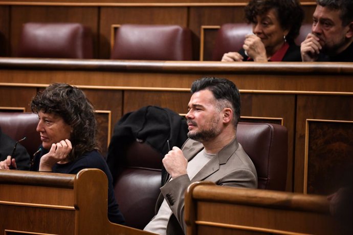 Archivo - La diputada d'ERC Teresa Jordà i el portaveu d'ERC al Congrés, Gabriel Rufián.