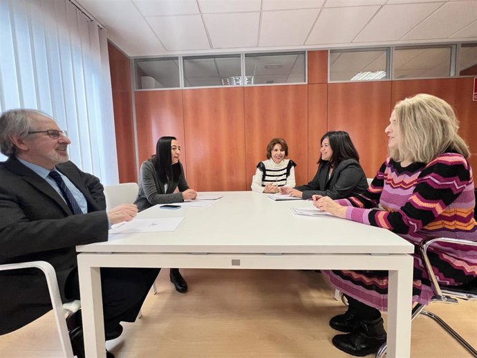 Reunión entre técnicos del Cuarto Espacio de la DPZ y la diputada delegada, Cristina Palacín.