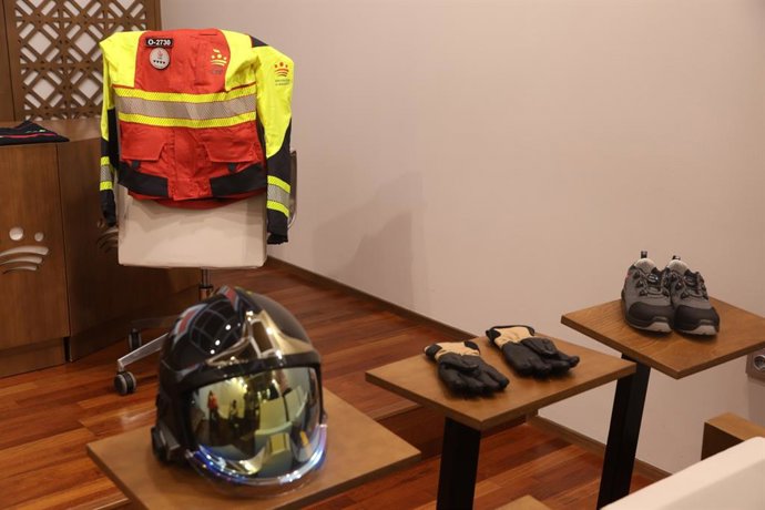 Uniforme del equipo especializado en desastres del consorcio provincial de bomberos de Badajoz.