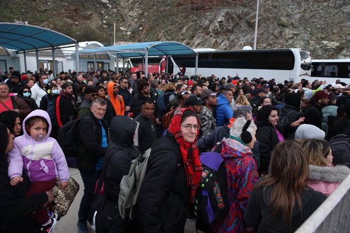 SANTORINI (GREECE), Feb. 4, 2025  -- People wait to leave Santorini after earthquakes shook the island, in Santorini, Greece, on Feb. 4, 2025. Thousands of local residents, migrant workers, and tourists evacuated the island in the past two days. Flights a