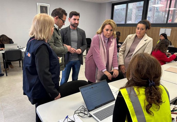 Camarero en la visita a Sedaví