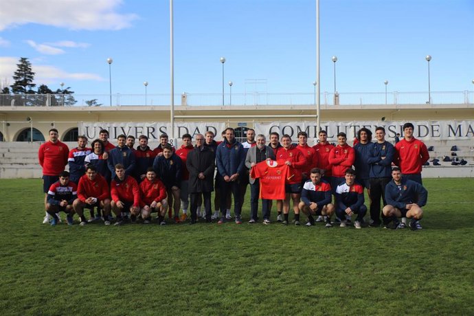 José Manuel Rodríguez Uribes durante su visita a la selecció española masculina de rugby