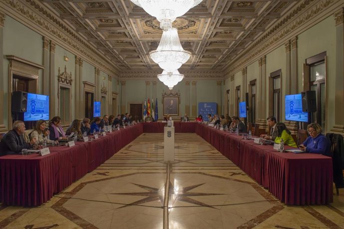 Archivo - Pleno Extraordinario en el Ayuntamiento de Huelva.
