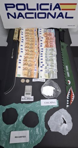 Dinero y droga incautada en un domilicio desde donde se vendía droga en El Puerto