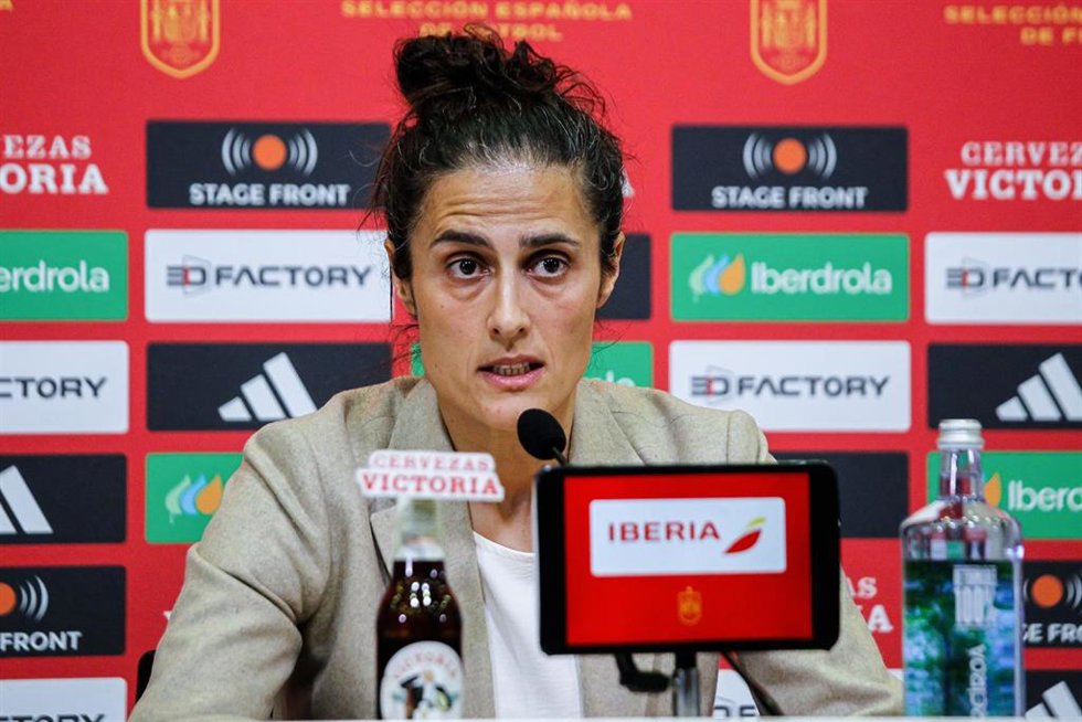 Archivo - La seleccionadora española femenina de fútbol Montse Tomé, en rueda de prensa.