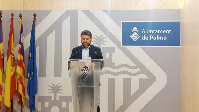 El primer teniente de alcalde del Ayuntamiento de Palma, Javier Bonet, en rueda de prensa tras la Junta de Gobierno.