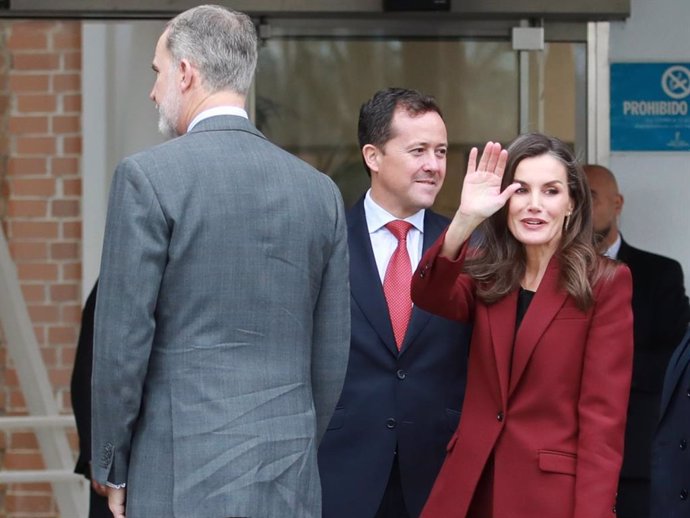 El Rey Felipe VI y la Reina Letizia durante su visita al Hospital Nacional de Parapléjicos en Toledo