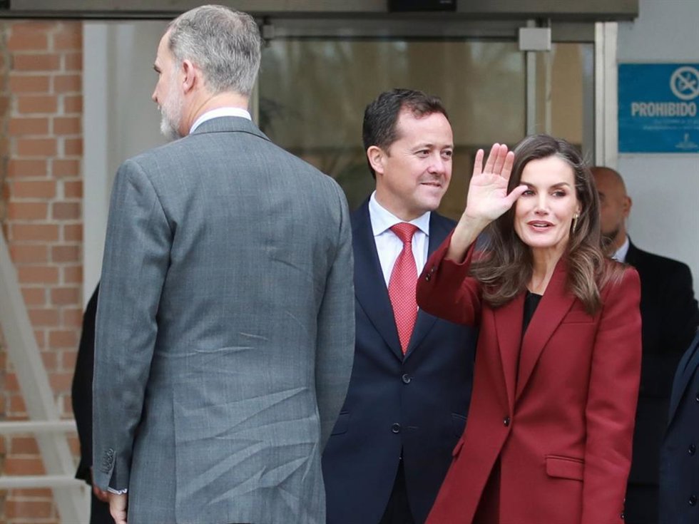 El Rey Felipe VI y la Reina Letizia durante su visita al Hospital Nacional de Parapléjicos en Toledo