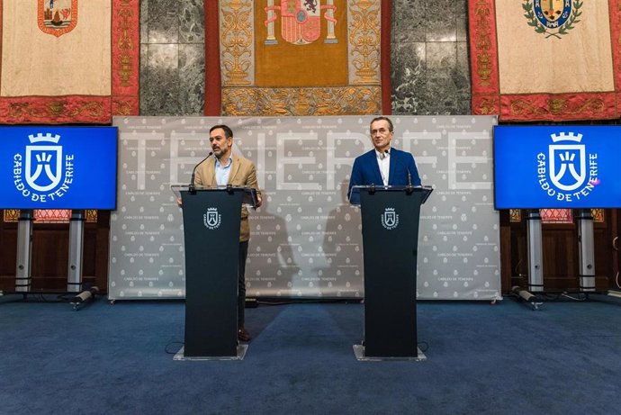 Archivo - El vicepresidente de la Corporación insular, Lope Afonso, y el vicepresidente segundo, José Miguel Ruano