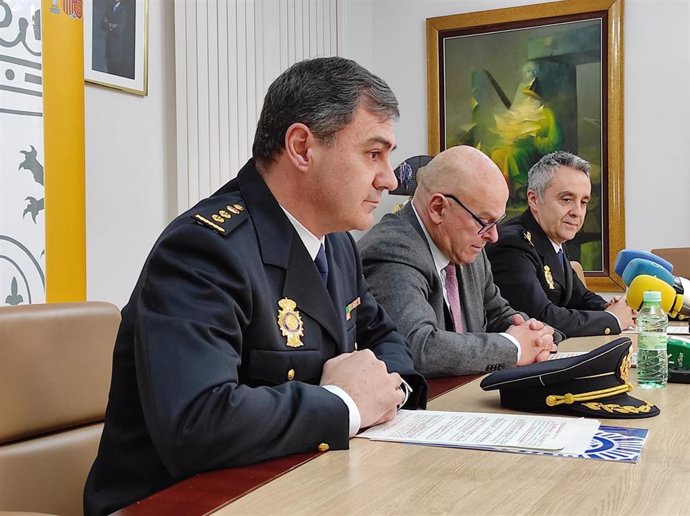 Diego Saavedra, Manuel Fernández y Javier Cazorla durante la rueda de prensa para presentar la operación Irak