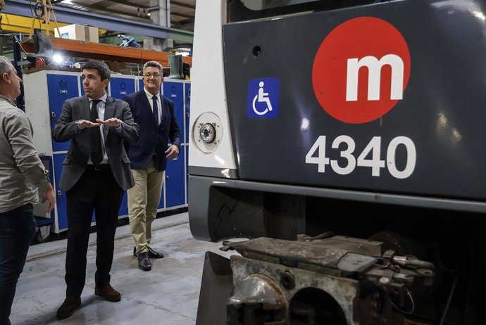 Archivo - El president de la Generalitat valenciana, Carlos Mazón, a su llegada a la visita al puesto de mando provisional de Metrovalencia, a 3 de diciembre de 2024
