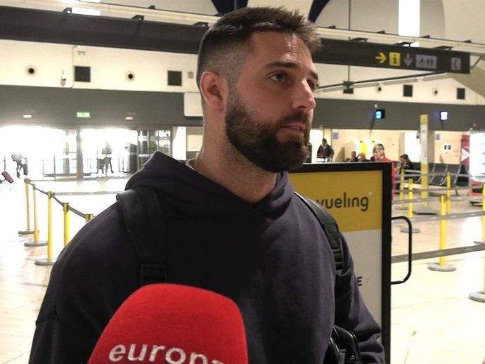 David Rodríguez en el aeropuerto de Sevilla