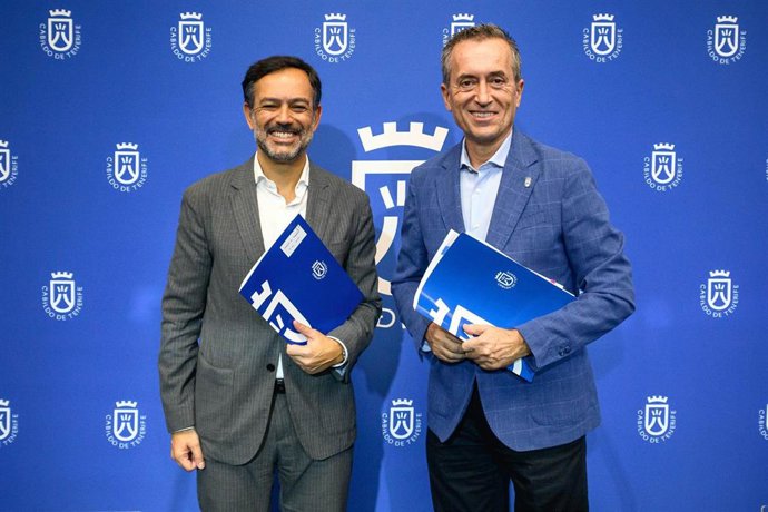 Archivo - Los vicepresidentes del Cabildo de Tenerife, Lope Afonso y José Miguel Ruano, respectivamente