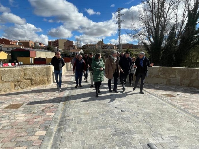 Inauguración de las obras de restauración del Puente Canto este miércoles en Sahagún (León).