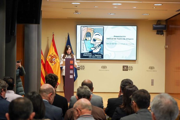 La presidenta de las Cortes de Aragón, Marta Fernández, en la presentación del 44 Festival Nacional de Teatro de Alfajarín.