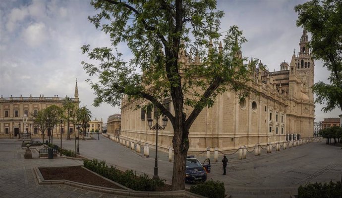 Archivo - Exterior de la Catedral de Sevilla como imagen de recurso.