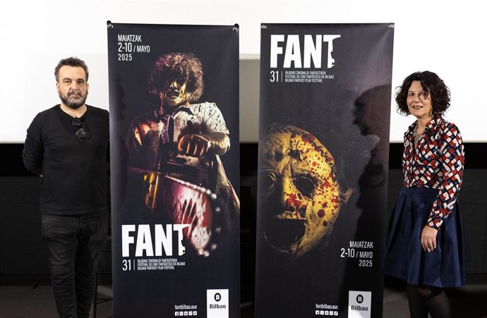 Nacho Vigalondo y Amaia Domingo posan con los carteles del Festival de Cine Fantástico de Bilbao-FANT.