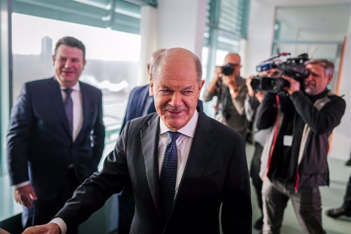 12 February 2025, Berlin: German Chancellor Olaf Scholz arrives to the Cabinet meeting at the Chancellery in Berlin. Photo: Kay Nietfeld/dpa