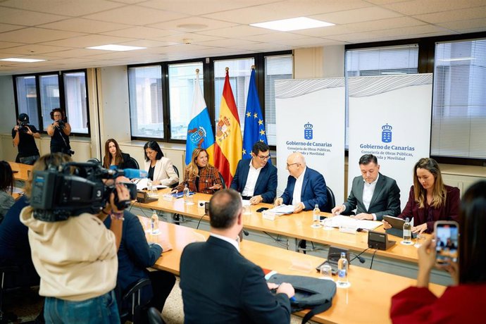 Encuentro entre el Gobierno de Canarias, el Estado y los cabildos de Gran Canaria y Tenerife