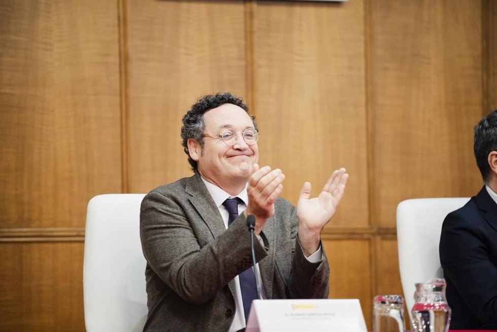 El Fiscal General del Estado, Álvaro García Ortiz, aplaude durante la inauguración del curso selectivo de la 63 promoción de acceso a la carrera fiscal, en el Centro de Estudios Jurídicos, a 15 de enero de 2025, en Madrid (España). El ingreso en la Car