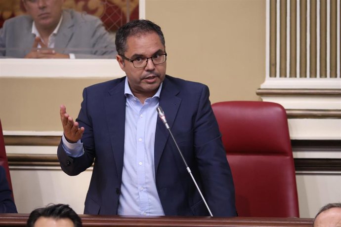 Archivo - Gustavo Santana, diputado del Grupo Socialista en el Parlamento de Canarias