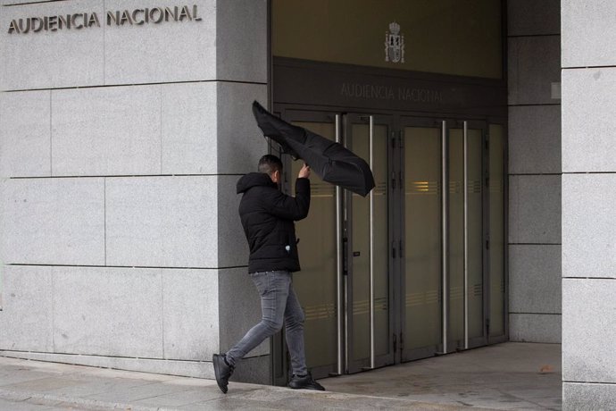 El acusado, Manuel Blanco Vela, a su llegada a la Audiencia Nacional por el juicio por presunta violación a una estudiante estadounidense y abuso sexual de otras dos, en la Audiencia Nacional