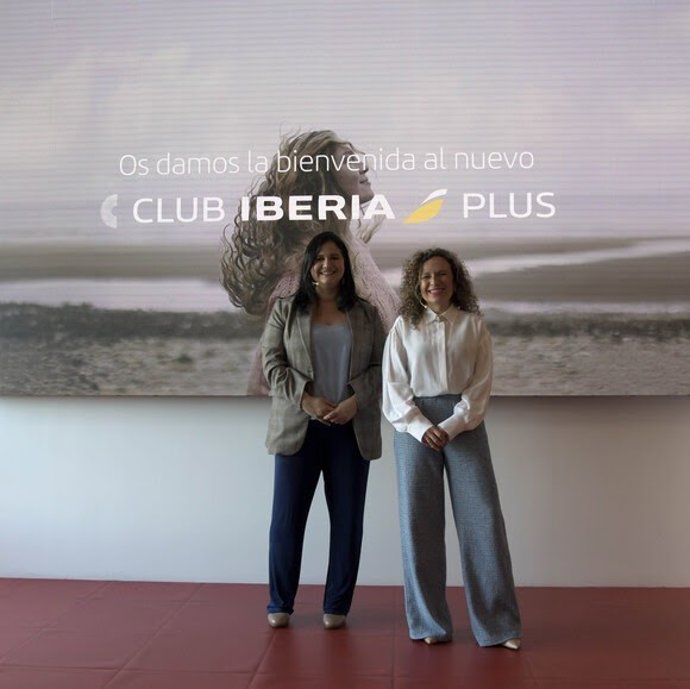 La la directora de Ventas Globales y Loyalty, Beatriz Guillén, y la directora Comercial, de Clientes, de Desarrollo de Red y Alianzas, María Jesús López Solás, durante la presentación de las novedades del Club Iberia Plus.