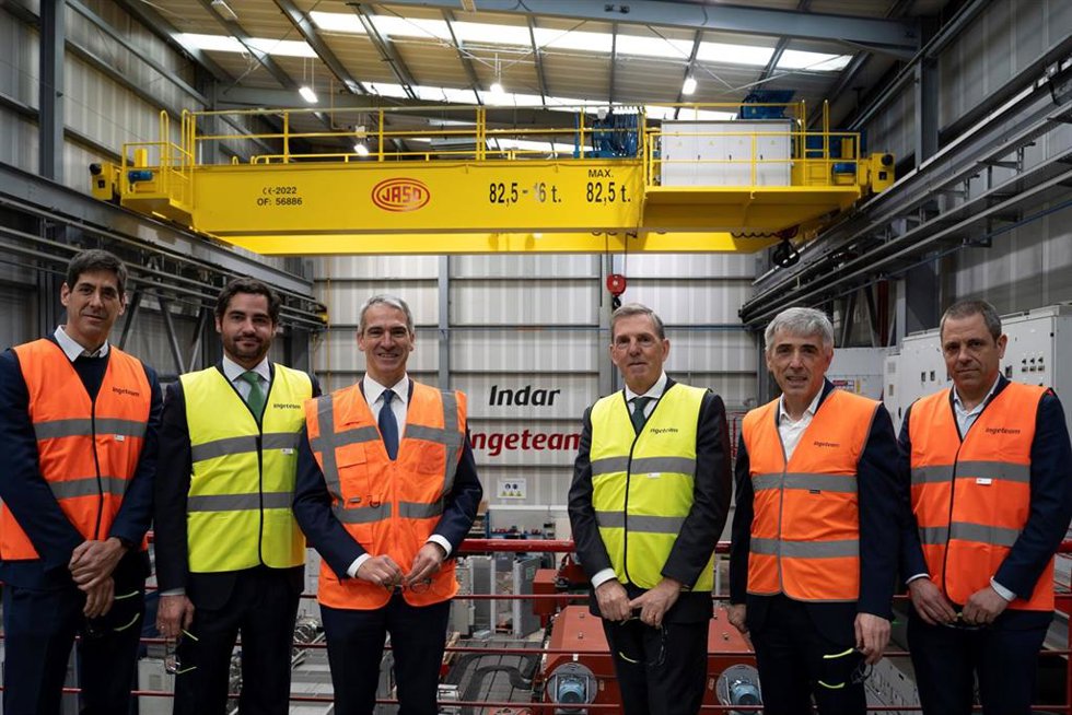 El director Global de Compras de Iberdrola, Ignacio Sánchez-Galán, el CEO de Ingeteam, Adolfo Rebollo, y Asís Canales, director Global de Recursos y Servicios de Iberdrola, en su visita a la planta de Beasain.