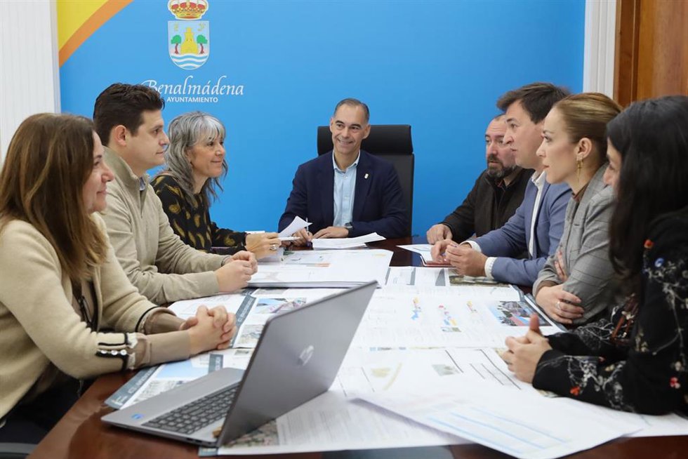 El alcalde de Benalmádena ha explicado primero las propuestas en Junta de Portavoces a los grupos municipales de la oposición, como paso previo a un acto de presentación a la sociedad benalmadense que tendrá lugar el 22 de febrero en la Casa de la Cultu