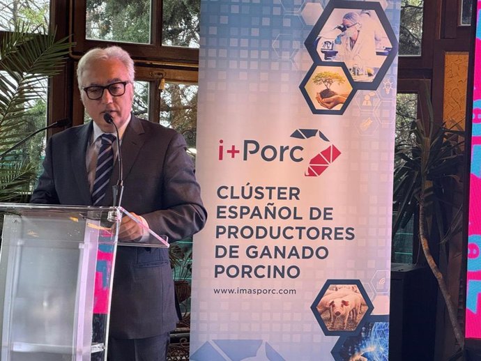 El consejero de Agricultura, Ganadería y Alimentación, Javier Rincón, ha clausurado el V aniversario de i+Porc.