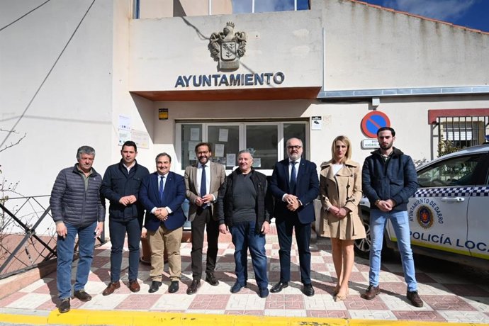 Visita del delegado del Gobierno andaluz en Granada, Antonio Granados, a Darro.